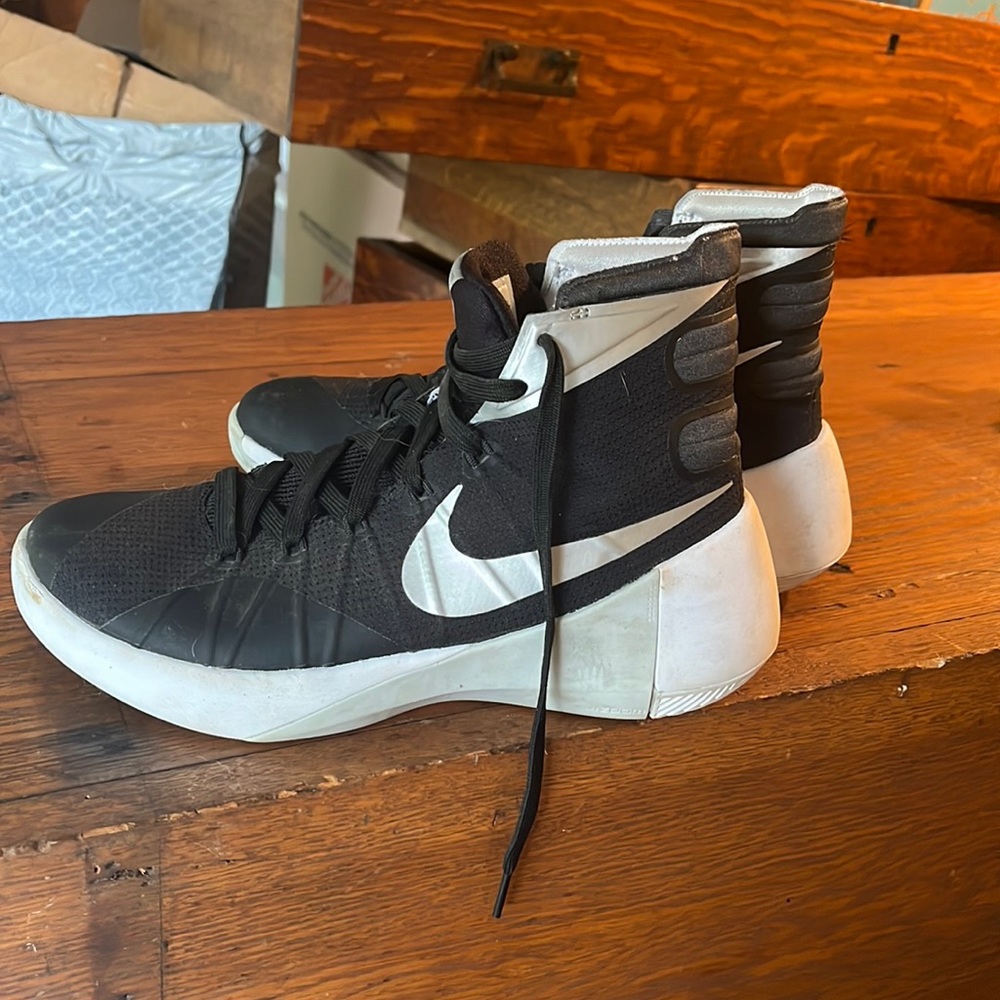Like new Nike basketball shoes